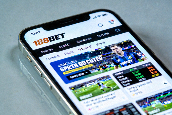 스마트폰에서 188BET 웹사이트가 표시된 모습 이미지